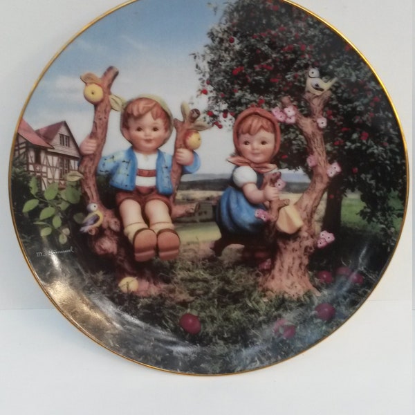 Vintage Hummel Limited Edition Plate Apple Tree Boy and Girl, BEAUTIFUL piece of Collectible and RARE Hummel,