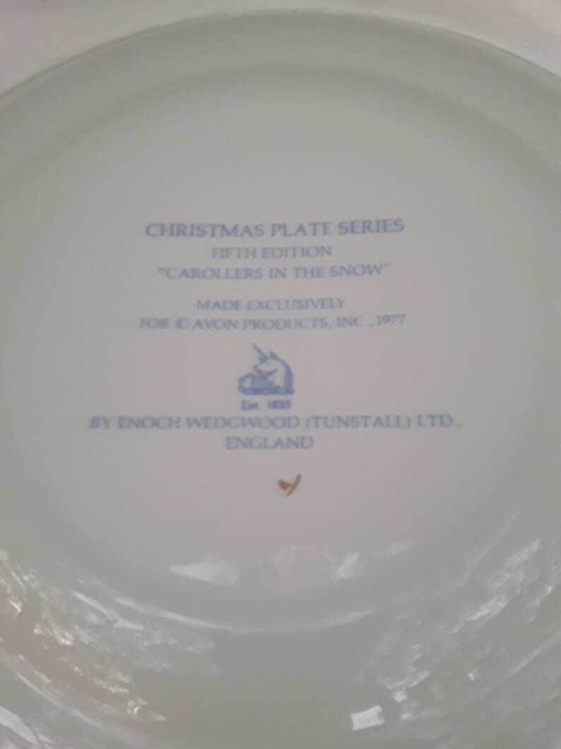 1977 AVON Christmas Plate Carollers in the Snow Collectible Plate Wedgewood made in England Fifth Edition