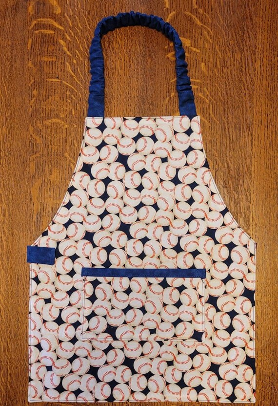 Kids Montessori Apron with free printable pattern