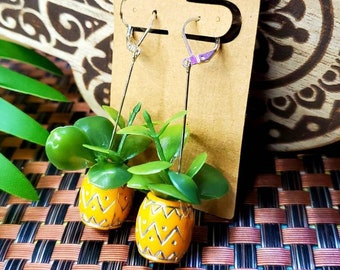 House Plant Earrings. Plant Jewelry. Plant Mom. Plant Lover. Plant Addict. Monstera Plant. Plant Vibes. Botanical Earrings. Leaf Earrings.