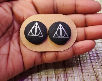 Deathly Hallows Earrings. Potterhead. Slytherin. Gryffindor. Hufflepuff. Ravenclaw. Hogwarts. Elder wand. Snitch.