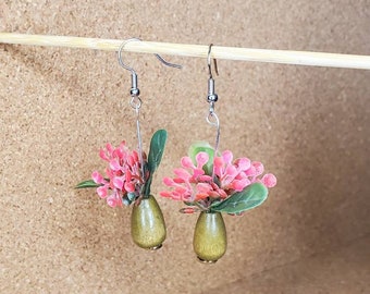 House Plant Earrings. Plant Jewelry. Plant Mom. Plant Lover. Plant Addict. Monstera Plant. Plant Vibes. Botanical Earrings. Leaf Earrings.