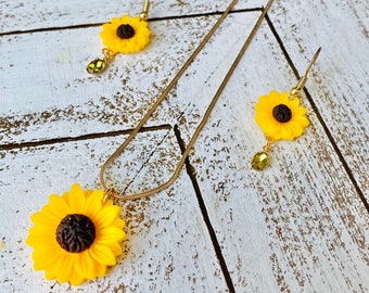 Sweet Sunflower Necklace and Earring Set