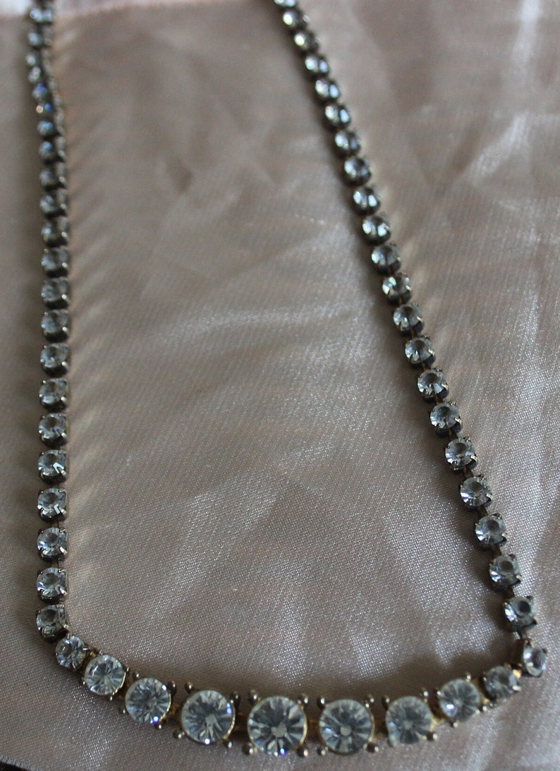 CZ Diamond Style Necklace. Looks Amazing & VERY SPARKLY, Costume