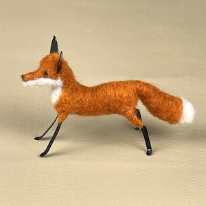 Fox Figurine, Needle Felted Fox Sculpture, Fox Collectible, Fox Art, Red Fox Miniature, Fox Gift, Handmade Felted Fox, Fox Lover Gift