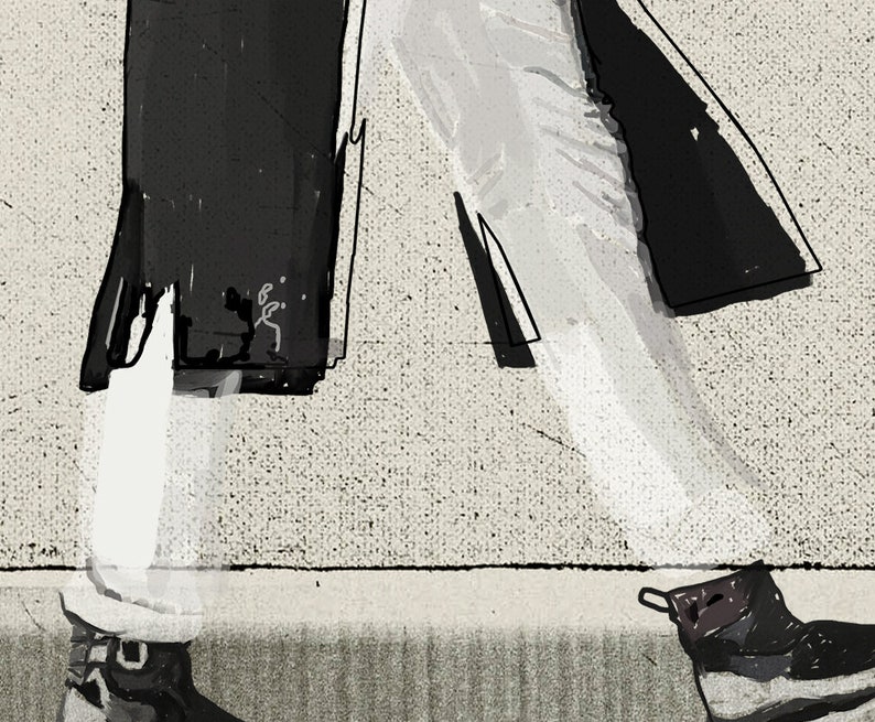 Puede incluir: Ilustraci&oacute;n art&iacute;stica de una persona caminando, en blanco, negro y gris. La imagen se centra en la parte inferior del cuerpo, mostrando un abrigo negro, pantalones blancos y botas negras. El estilo recuerda a un boceto o pintura.