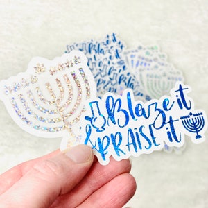 HELDERE FOILED Weedy Die Cut Chanoeka-stickers *Niet meer leverbaar: laatste voorraad* | Vakantiesticker 420 Mazel-Tov Cannabis Dreidel Weed Menora
