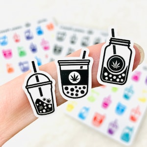 Buds N Boba 手描き大麻テーマステッカー (プレミアムビニール) *廃盤デザイン - 最終製品* | プランナーステッカー、ミルクティーかわいいステッカー