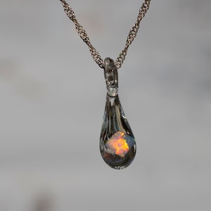 Collier opale carrée - Bijoux en verre soufflé - Collier larme en verre - Collier pendentif en verre soufflé - Pierre d'opale carrée
