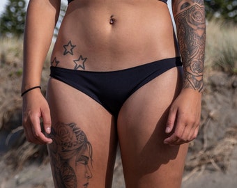 Capitana Slip. zero waste bikini bottom. Made for surfing from recycled nylon. Eco fashion! Ethical, sustainable slow fashion made in NZ