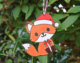 Adorno de árbol de Navidad de zorro, decoración de madera pintada y grabada a mano