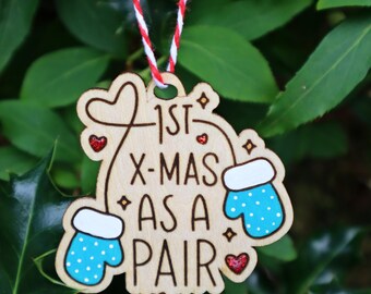 Adorno para árbol de Navidad en pareja, adorno colgante personalizado de madera grabado para nuevas parejas.