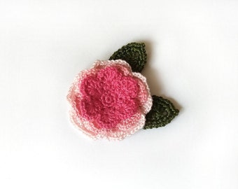 Gehäkelte Rosenblumen Applikation mit 2 Blättern, Blumen applikation, Verzierung Rose