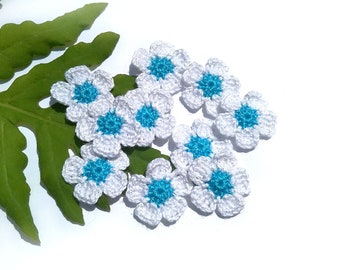 Crochet petites fleurs blanches 10pcs, décorations cadeaux applique 0.9in