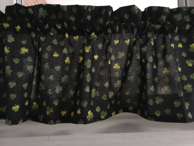 St Patrick/'s Day Shamrock Valance Curtain 42 W x 13