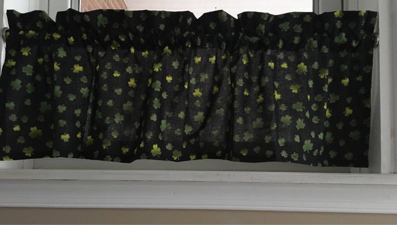 St Patrick/'s Day Shamrock Valance Curtain 42 W x 13