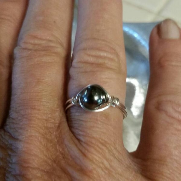 Black pearl ring in sterling silver