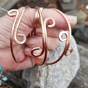 Polished Copper wire curled end overlap bangle.  bypass bangle, lightweight 10 gauge wire bangle, adjustable bangle, arthritis bangle,