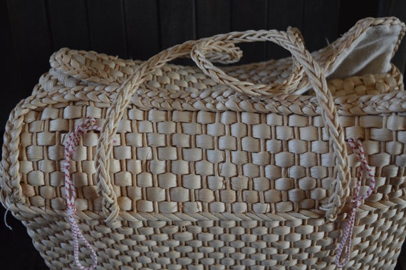 Vintage Raffia Rainbow Heart Tote - image 7