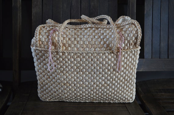 Vintage Raffia Rainbow Heart Tote - image 5