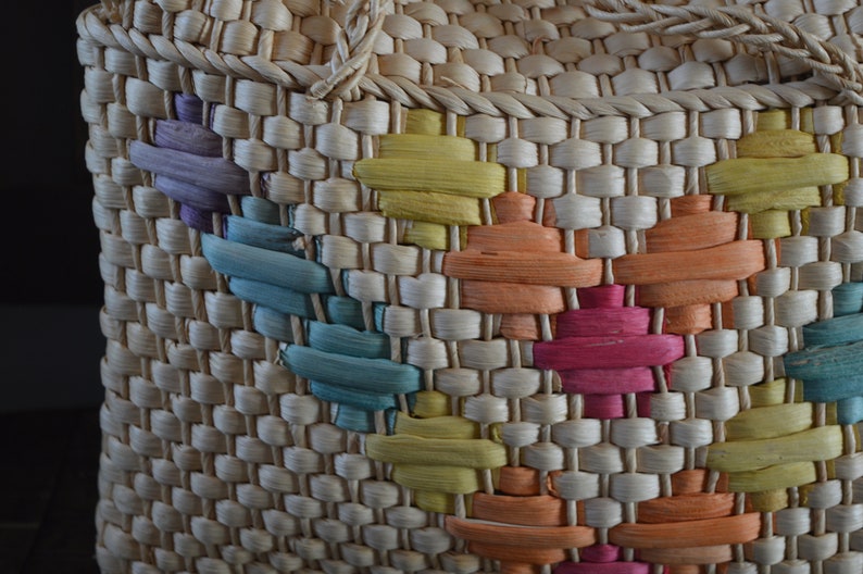 Vintage Raffia Rainbow Heart Tote image 3