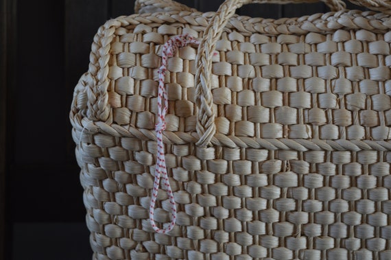 Vintage Raffia Rainbow Heart Tote - image 6