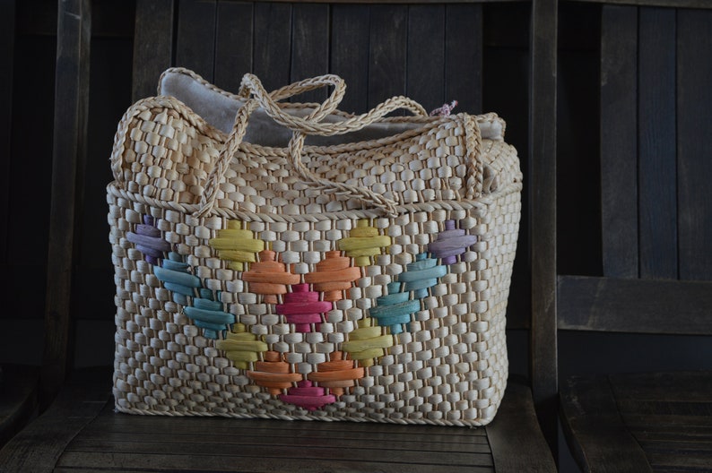 Vintage Raffia Rainbow Heart Tote image 2