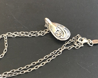 Retro Sterling Silver Floral Necklace Lyric