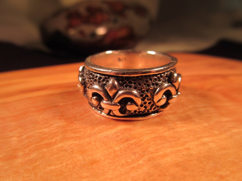 Chic Sterling Silver Ring 8.5 image 3