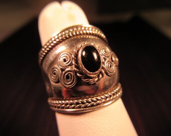 Cool Retro Sterling Silver Onyx Ring - 6