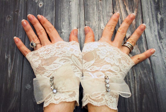 Beige 2024 lace gloves