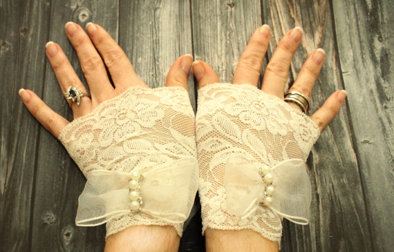 cream lace gloves