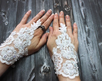 Lace gauntlet, white lace wedding gloves, bridal fingerless, pearl beaded bridal lace gloves, fingerloop lace, floral wedding bridal cuff