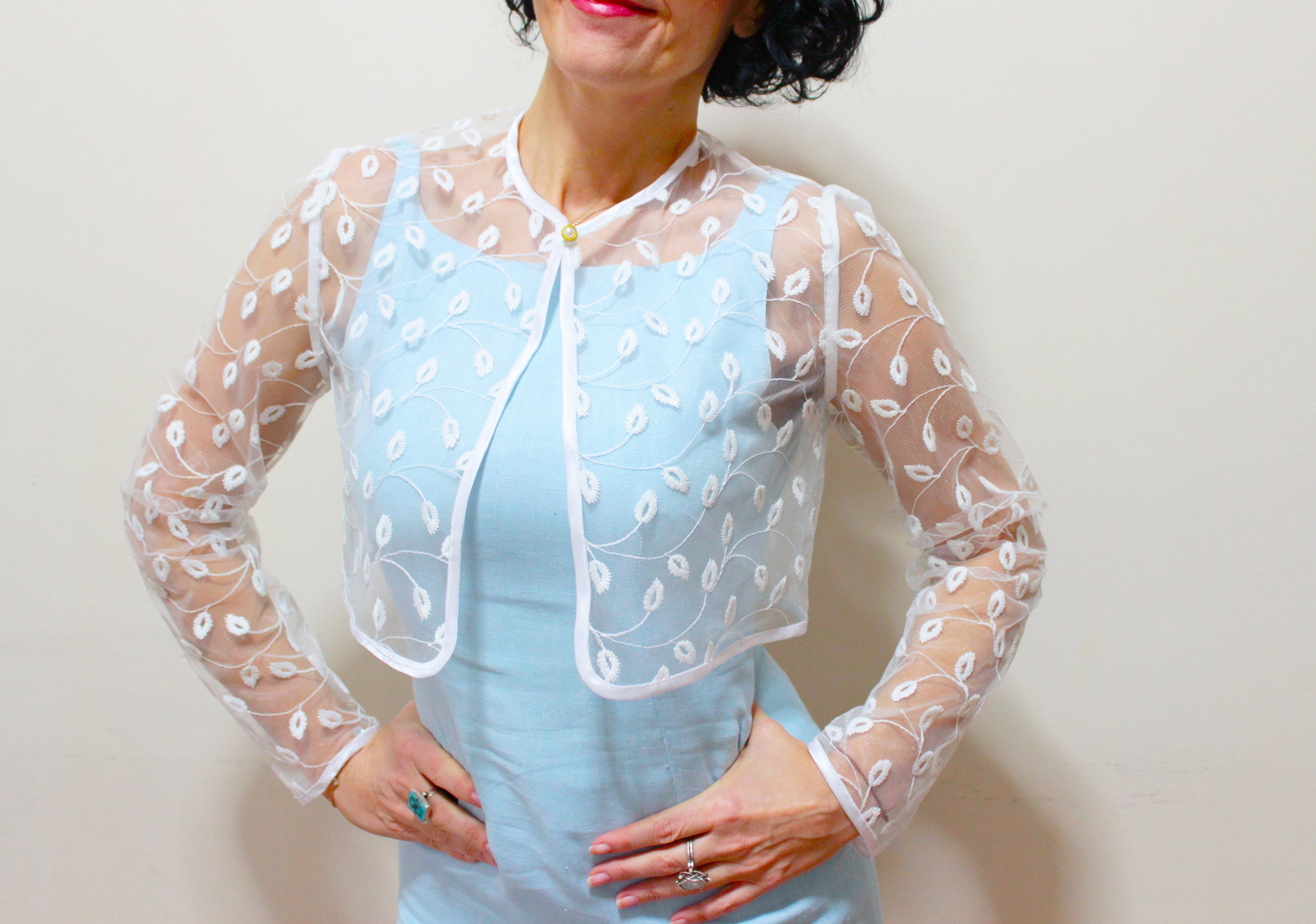 White Lace Long Sleeve Short Jacket Lace Capelet Bolero Wedding