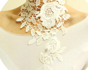 Collar gargantilla de encaje blanco, corsé de cuello, pieza de cuello nupcial, collar de encaje floral asimétrico, accesorio de novia, regalo de compromiso