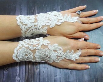 Ivory White Short Wedding Gloves, Fingerloop Lace, Unique Bridal Gloves, Floral Wedding Gloves, Wedding Trends, Bridal Gift, Gift For Her