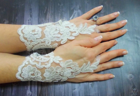 Short ivory wedding gloves deals