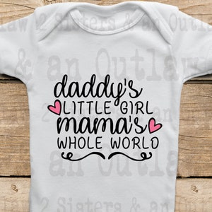 La niña de papá mamas todo el mundo Svg. Bebé Onesie Svg. Recién nacido Svg. Baby Shower Svg. Bebé Bib. Jpg. Png. Descarga digital. Cricut