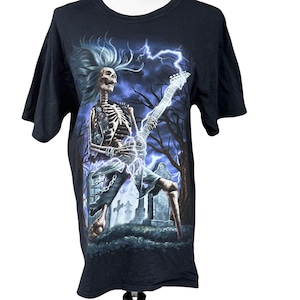 Camiseta de guitarra esqueleto gótico/metal/Vtg Y2K/início dos anos 2000/épico, raro e edição limitada/heavy metal