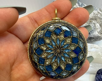 Throat Chakra Orgonite Pendant – Topaz, Lapis Lazuli & Aquamarine | Communication, Truth and Self-Expression