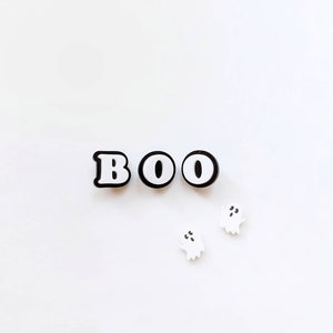 Halloween boo pin, word boo black and white, boo pin, cute Halloween, kawaii, spooky brooch, laser cut