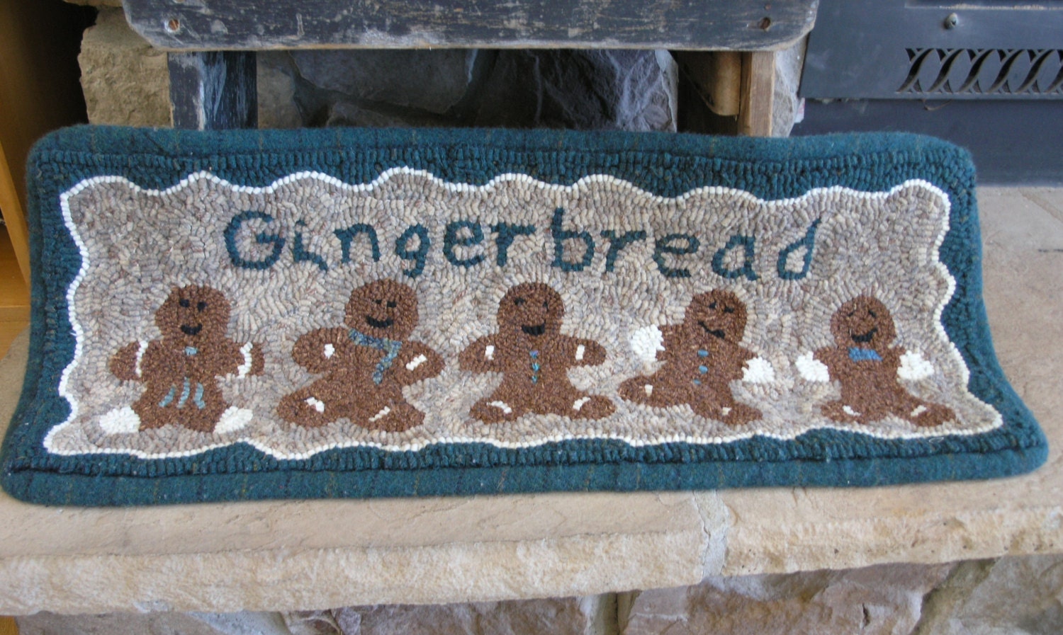 Gingerbread rug hooking pattern 