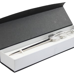 Cavagnini, Opener corte elegante papel de violín, acero inoxidable y peltre. Caja de regalo incluida. Regalo de Navidad para los hombres.
