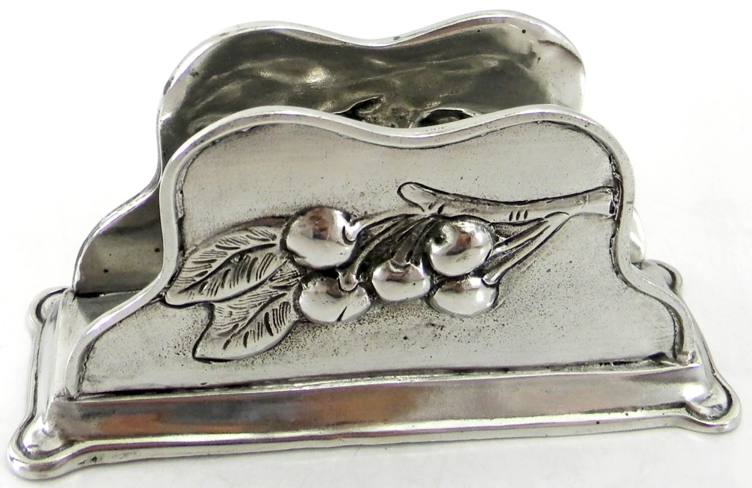 ピューター製のナプキンホルダー。素晴らしい贈り物です。あなたの王室