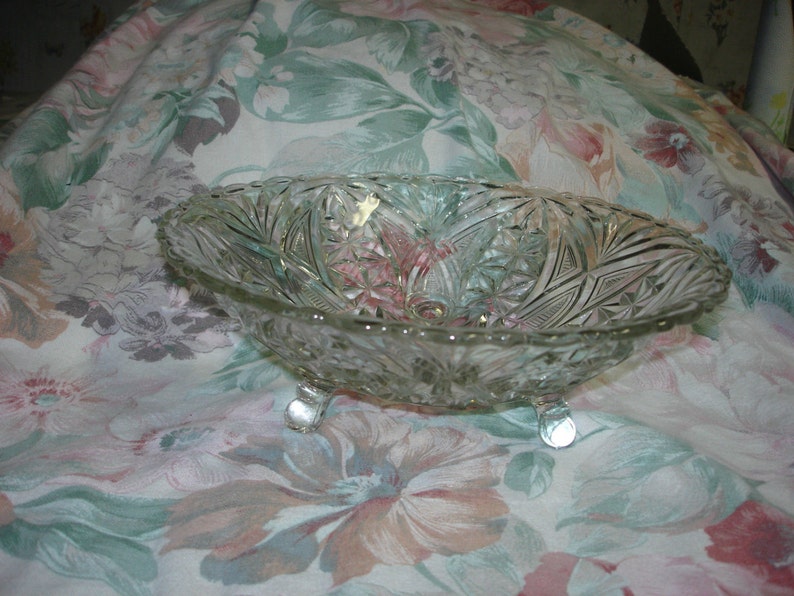 Vintage Extra Large Crystal Clear Glass Candy Dish Vanity Tray or Bowl Tripod with Unique Lovely Pattern in Excellent Condition