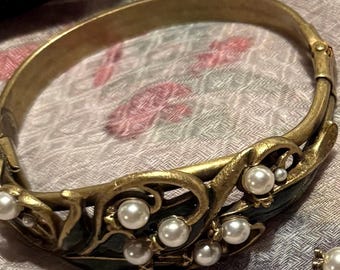 Vintage Sweet Romance Lily of the Valley Pearl Bangle Art Nouveau Brass Flower Clamper Bracelet