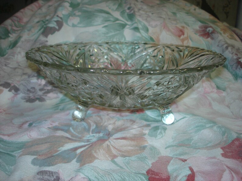 Vintage Extra Large Crystal Clear Glass Candy Dish Vanity Tray or Bowl Tripod with Unique Lovely Pattern in Excellent Condition