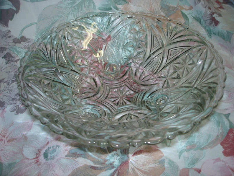 Vintage Extra Large Crystal Clear Glass Candy Dish Vanity Tray or Bowl Tripod with Unique Lovely Pattern in Excellent Condition