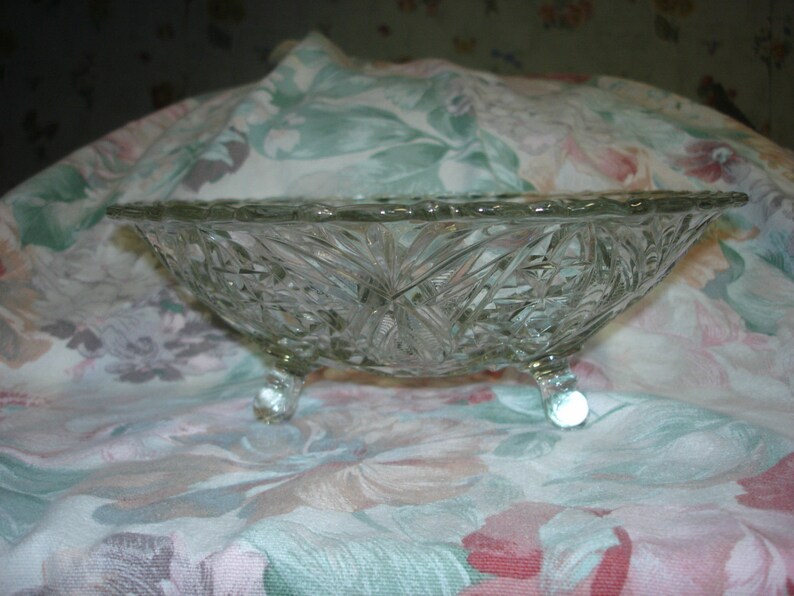 Vintage Extra Large Crystal Clear Glass Candy Dish Vanity Tray or Bowl Tripod with Unique Lovely Pattern in Excellent Condition