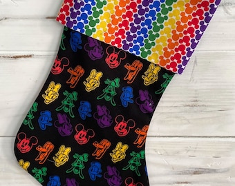 Medias navideñas de Mickey con arcoíris